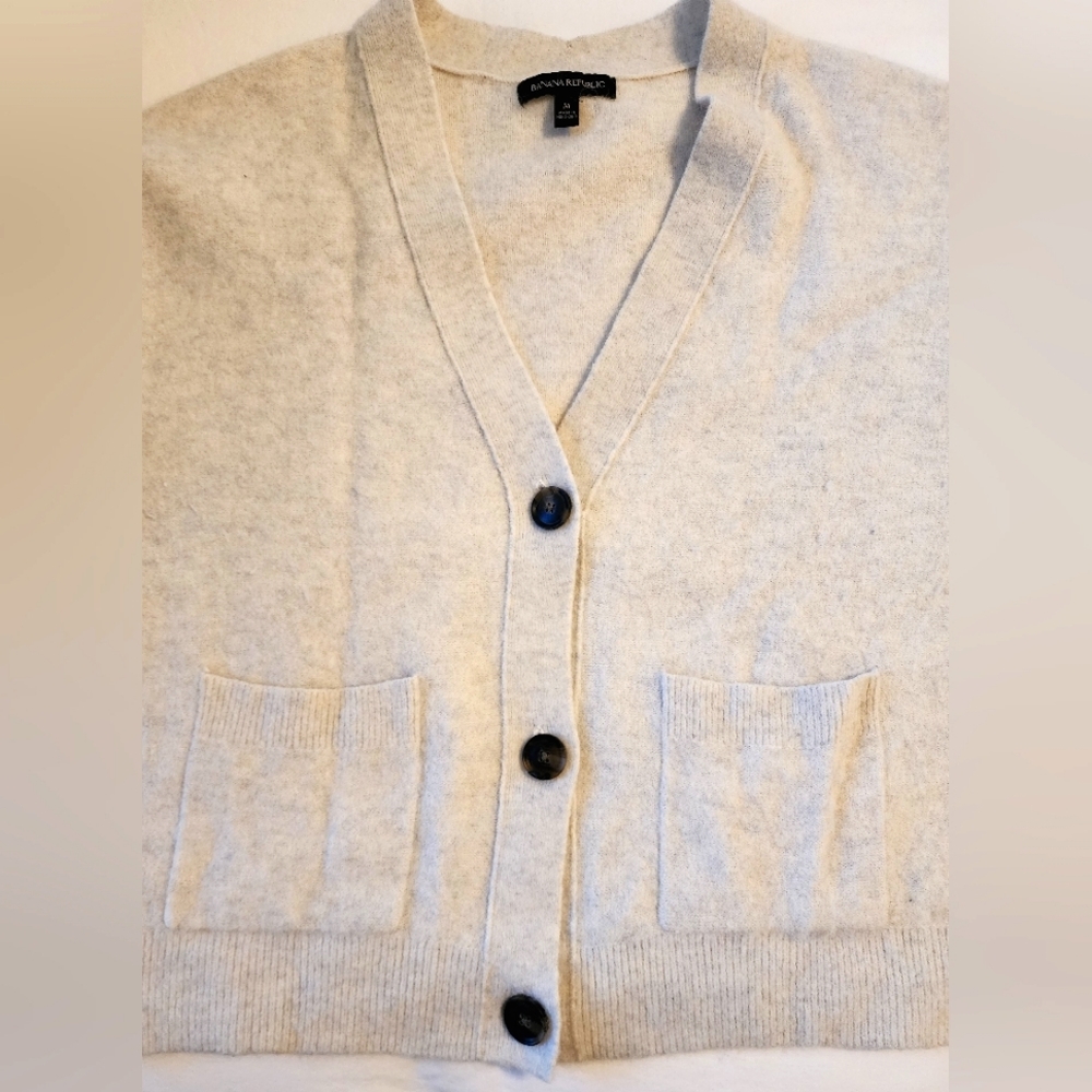 Banana Republic Wool Balloon Sleeve Cardigan in size Medium